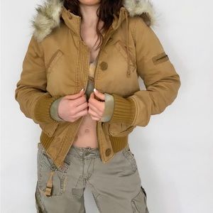 2000’s A&F. This jacket is similar to Carhartt. The faux fur trim is detachable.